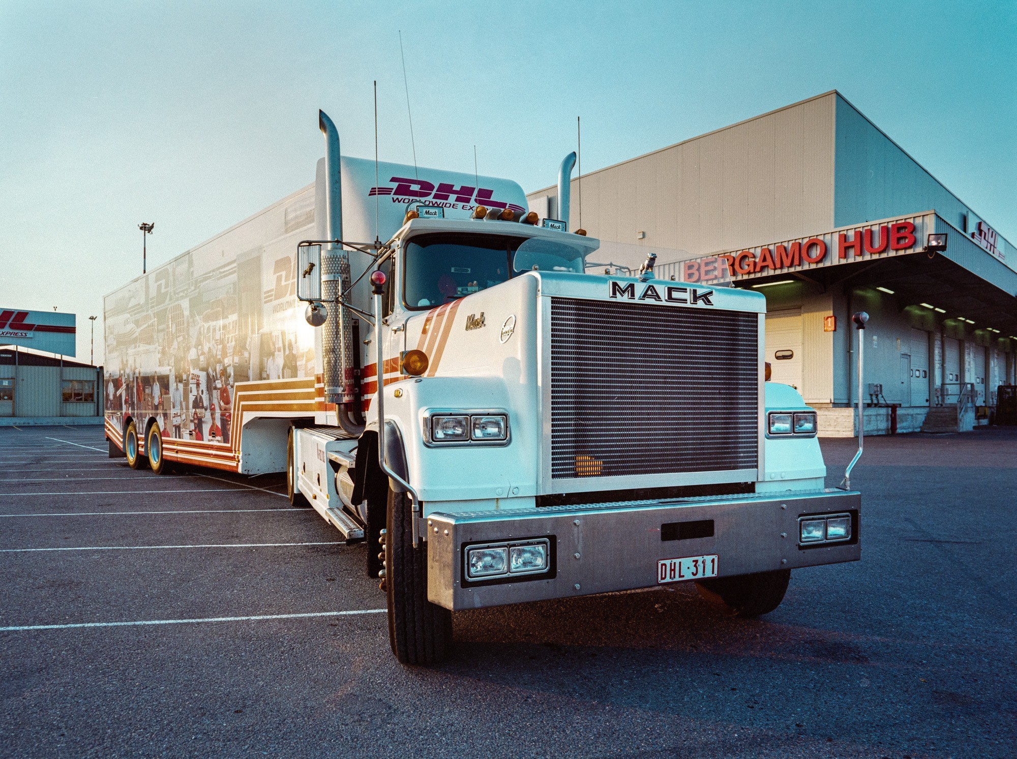 MacK Truck DHL